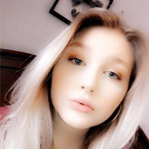 Meet your Posher, Chloe